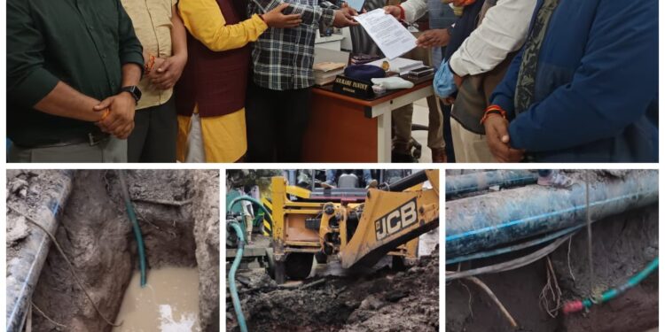 जिला मुख्यालय पर देर रात बिना अनुमति दबंगई से एयरटेल कंपनी द्वारा जमीन के अंदर ड्रिल मशीन से खुदाई में अमृत योजना की मेन पाइपलाइन को ही फोड़कर मचा दिया हड़कंप,विधायक प्रतिनिधि सहित पार्षदों ने FIR के लिए दिया आवेदन..! VIP रोड भी हुई क्षतिग्रस्त…वीडियो