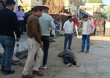 ब्रेकिंग न्यूज़…ब्रेकिंग न्यूज़  ग्राम बेहरावल में दहशत का माहौल 40 वर्षीय मोहन पाटीदार की”हत्या मिली सड़क पर मिली लाश”चौकीदार ने पुलिस को दी सूचना..!