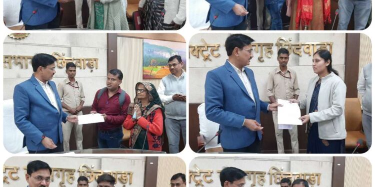 *कलेक्टर श्री सिंह द्वारा शासकीय सेवा के दौरान 6 मृत कर्मी के आश्रित सदस्यों को प्रदान किये अनुकंपा नियुक्ति के आदेश*