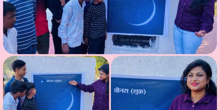 नववर्ष मनाते साथ दिखेगी चंद्रमा और शुक्र की चमकती जोड़ी 3 जनवरी शाम बनेगी वीनस और मून की जोड़ी चमकता वीनस और क्रिसेंट मून 3 जनवरी शाम आकाश में बनायेंगे जोड़ी – सारिका