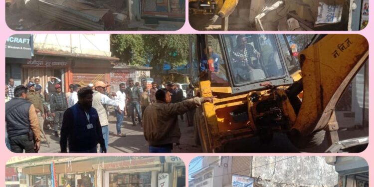 *40 करोड़ की वसूली के लिए नया बाजार मार्केट के अबैध कब्जों पर नगर निगम ने की बड़ी कार्रवाई – निगमायुक्त प्रीति यादव*  *अभी तक एक बार भी प्रीमियम राशि जमा नहीं करने वाले 2 दुकानदारों के विरूद्ध हुई कार्रवाई : 3 दुकानों में की गई तालाबंदी*