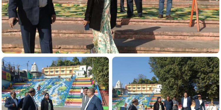 *स्वच्छता के एक-एक मापदण्डों पर है निगमायुक्त प्रीति यादव की नजर*  *सुबह से ही स्वच्छ सर्वेक्षण के कार्यो को देखने पहुॅंच रहीं हैं वार्डो में निगमायुक्त*  *नदी और तालाबों की सफाई पर भी निगमायुक्त प्रीति यादव का फोकस*