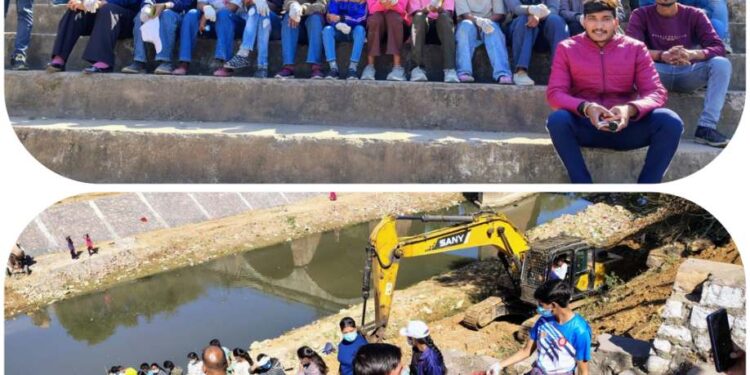 निर्मल सलिल अभियान : मसुरहा घाट में हुआ श्रमदान, बच्चों को प्रेरित करने अधिकारी और जनप्रतिनिधि भी उतरे…