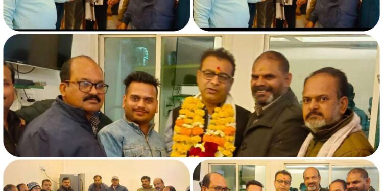 सरस्वती शिशु मंदिर के पूर्व छात्रों ने पूर्व छात्र श्याम शिवहरे को भाजपा जिलाध्यक्ष बनने पर स्वागत सम्मान किया.
