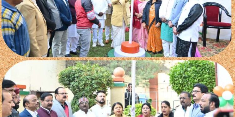 गणतंत्र दिवस की 76 वीं वर्षगांठ पर महापौर प्रीति संजीव सूरी ने नगर निगम कार्यालय में किया ध्वजारोहण