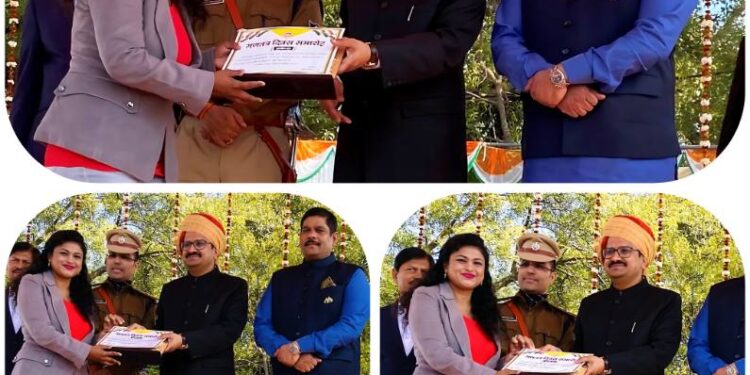 सीहोर कलेक्टर ने किया सारिका घारू को सम्मानित