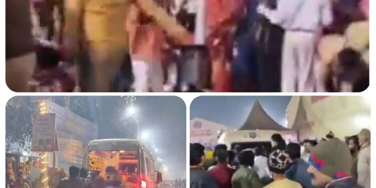 प्रयागराज भगदड़ मामला मेला क्षेत्र मे कुछ महिलाओ के दम घुटने की वजह से हुई धक्का मुक्की, जिसके बाद एक के ऊपर एक महिलाए और पुरुष गिरे VIDEO
