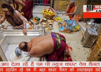 नव वर्ष की पावन प्रातः काल वेला में बाबा विश्वनाथ के मंगला आरती दर्शन की विशेष शोभा देखने को मिली। देखे पूरा VIDEO