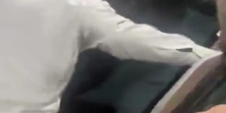 👉🏾 ट्रेन से यात्रा कर रहे एक यात्री को चमड़े की बेल्ट से पीटा जा रहा है। कुछ लोग कह रहे हैं बस करो मर जायेगा यार।  👉🏾 अटेन्डेन्ट यात्री को उल्टा लिटाकर लातों से मसाज करके उसके सर पे बैठा है और टीटीई पिछवाड़ा लाल कर रहा है।  👉🏾 भारतीय रेलवे में यह सुविधा कब से शुरू हुई है। 15708 अमृतसर कटिहार एक्सप्रेस से एक लड़के ने यह वीडियो वायरल किया है।