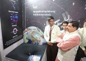 आप भी बन सकते हैं मुख्यमंत्री, विद्यार्थियों से किया संवाद : मुख्यमंत्री डॉ. यादव मुख्यमंत्री ने इंदौर में स्कूली बच्चों के साथ किया मध्यान्ह भोजन