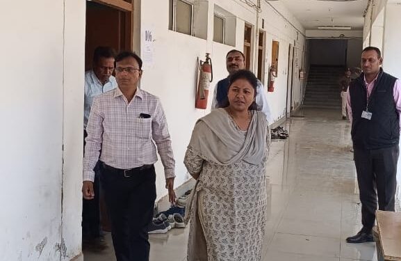 तीन परीक्षा केंद्रों में दो पालियों में राज्य सेवा प्रारम्भिक परीक्षा- 2025 निर्विघ्न संपन्न     प्रथम पाली में 82.6 और द्वितीय  पाली में 81.82 फीसदी परीक्षार्थियों ने दी परीक्षा     प्रथम पाली में 173 और द्वितीय पाली में 181 परीक्षार्थी रहे अनुपस्थित