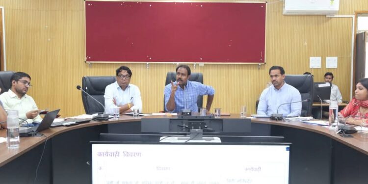 स्वच्छता सर्वेक्षण के तहत सभी अधिकारी करेंगे फील्ड निरीक्षण।   मिलावट के विरुद्ध सुनिश्चित करें सख्त कार्रवाई।   ई-ऑफिस के अंतर्गत सभी कार्यालय में करें डिजिटाइजेशन आफ रिकॉर्ड। __ कलेक्टर श्री संदीप जी आर