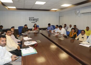 ट्रेक्टर ट्रॉलियों पर रेडियम की पट्टीयां अनिवार्य रूप से चिपकवाएं – संभागायुक्त श्री गुप्ता   संभागीय सड़क सुरक्षा समिति की बैठक संपन्न