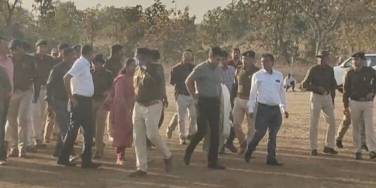 कलेक्टर और एसपी ने कोठी पहुंचकर राज्यपाल के आगमन की तैयारियों एवं व्यवस्थाओं का लिया जायजा
