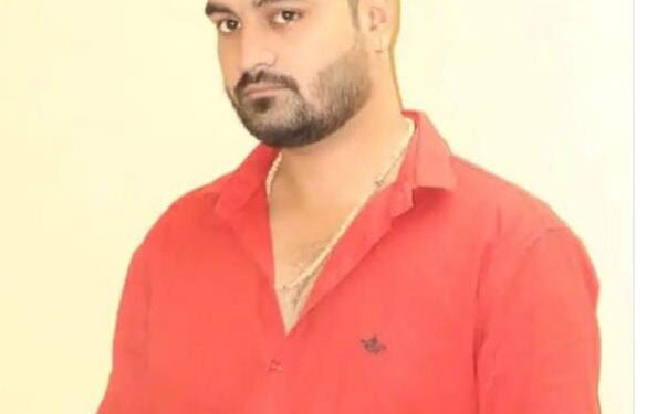 प्रताड़ना से तंग आकर युवक ने यशराज होटल के कमरे में की आत्महत्या,मामला क्रिकेट सट्टे से जुड़ा हुआ,परिजनों ने किया चक्काजाम,मृतक ने तीन पेज के सुसाइड नोट में रसूखदार चेहरों के नाम लिखे,देहात पुलिस की जांच शुरू,जल्द होगी FIR..! वीडियो