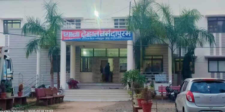 अमित दीवान आत्महत्या मामले में भाजपा नेता के बेटे समेत 8 रसूखदार चेहरे पर देहात पुलिस ने दर्ज की नामजद FIR,मचा हड़कंप,ऑनलाइन गेमिंग क्रिकेट सट्टा के कर्ज के रुपयों की वसूली से प्रताड़ित होकर युवक ने लगाई थी होटल में फांसी..!