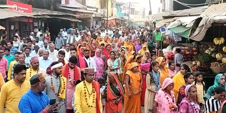 कलश शोभायात्रा के साथ शुरू हुआ श्रीराम महायज्ञ
