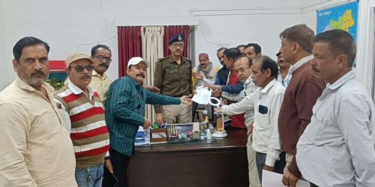 अमित दीवान आत्महत्या मामले में भाजपा नेता सहित आरोपियों के घर पुलिस ने दी दबिश,विधायक डॉ शर्मा ने ली जानकारी,सर्व विप्र महासभा ने पुलिस अधीक्षक के नाम ज्ञापन सौंपकर कठोर कार्रवाई सहित धरना प्रदर्शन की दी चेतावनी..