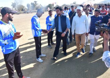 स्वयं से पहले राष्ट्र के बारे में सोचना एक आदर्श, विकसित भारत का निर्माण करेगाः अविराज सिंह  खेल प्रतिभाओं को आगे बढ़ाने के लिए हर संभव प्रयास किए जाएंगेः अविराज सिंह  भूपेन्द्र भैया क्रिकेट ट्रॉफी टूर्नामेंट में अविराज सिंह ने खिलाड़ियों को संबोधित किया