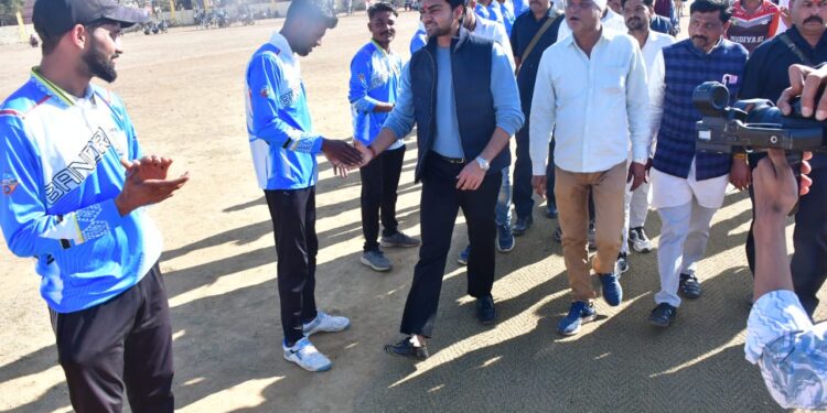स्वयं से पहले राष्ट्र के बारे में सोचना एक आदर्श, विकसित भारत का निर्माण करेगाः अविराज सिंह खेल प्रतिभाओं को आगे बढ़ाने के लिए हर संभव प्रयास किए जाएंगेः अविराज सिंह भूपेन्द्र भैया क्रिकेट ट्रॉफी टूर्नामेंट में अविराज सिंह ने खिलाड़ियों को संबोधित किया