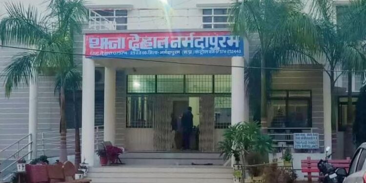 अमित दीवान आत्महत्या मामले में फरार आरोपी पुलिस को दे रहे चुनौती,आरोपियों पर 10 – 10 हजार का इनाम घोषित,फरार आरोपियों को पकड़ने संपत्ति कुर्की की तैयारी,भाजपा नेता के बेटों की अग्रिम जमानत निरस्त…!