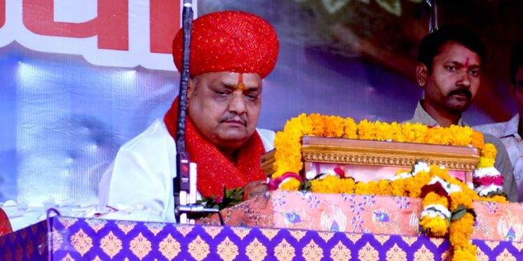 मोबाइल मंथरा के समान है जो बच्चों के साथ बिगाड़ रहा दांपत्य जीवन: संत कमल किशोर नागर