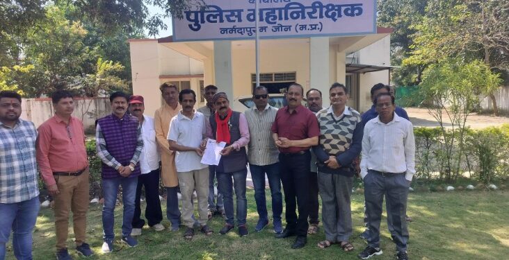 सर्व विप्र महासभा ने पुलिस महानिरीक्षक से फरार आरोपियों की शीघ्र गिरफ्तारी सहित संपत्ति जांच की मांग की,अमित दीवान सुसाइट केस के सभी फरार इनामी आठ आरोपी 10 वे दिन भी पुलिस गिरफ्त से दूर,अब सीएम से लगाएगा गुहार…!