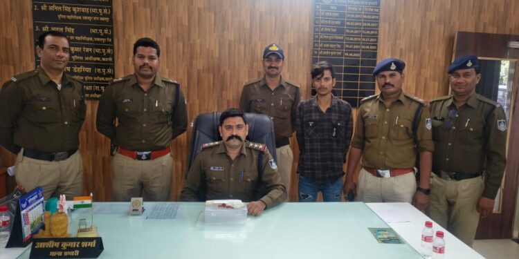 *बैलट घाट के पास अपराध घटित करने की फिराक में देशी पिस्टल लेकर घूम रहे युवक को कोतवाली पुलिस ने धर दबोचा, कब्जे से 01 देशी पिस्टल व जिंदा कारतूस बरामद*