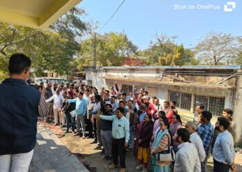 पटवारियों पर की जा रही अनैतिक एवं अन्यायपूर्ण कार्यवाहीयों विरोध में पटवारी हुए लामबंद…!