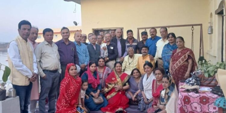 अमित दीवान आत्महत्या मामले में 14 दिन बाद भी नहीं पकड़ाए फरार आरोपी,नाराज विप्र समाज करेगा धरना प्रदर्शन…  सर्व विप्र महासभा की बैठक में परिचय सम्मेलन की रूपरेखा तय,पदों पर हुई नई नियुक्तियां : प्रदेश अध्यक्ष मुकेश दुबे….