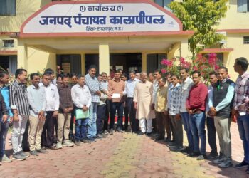 ग्राम पंचायत सचिव/सहायक सचिव ने मुख्य कार्यपालन अधिकारी के नाम सौंपा ज्ञापन…।  रोजगार सहायक राजेंद्र सिसोदिया के साथ हितग्राही ने पीएम आवास के भौतिक सत्यापन के दौरान की गाली गलौज…।