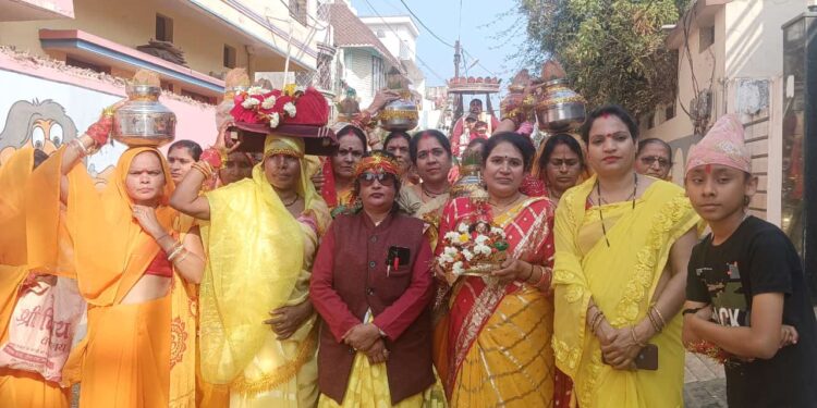 *आदिदेव शिव शक्ति विराजमान शिवधाम मे श्रीमदभागवत सप्ताह ज्ञान यज्ञ का शुभारंभ तिलक काॅलेज रोड स्थित खैर माई मंदिर से निकाली गई आत्मीय भव्य कलश शोभा यात्रा*