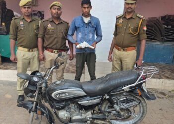 *थाना कोतवाली कन्नौज पुलिस द्वारा 01 नफर अभियुक्त को मय 1 तमंचा व 1 जिंदा कार. 315 बोर व चोरी की मोटरसाइकिल मय पुर्जे के साथ किया गया गिरफ्तार *