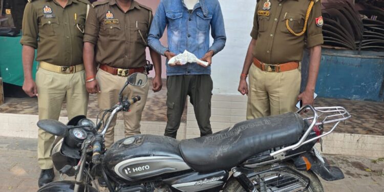 *थाना कोतवाली कन्नौज पुलिस द्वारा 01 नफर अभियुक्त को मय 1 तमंचा व 1 जिंदा कार. 315 बोर व चोरी की मोटरसाइकिल मय पुर्जे के साथ किया गया गिरफ्तार *