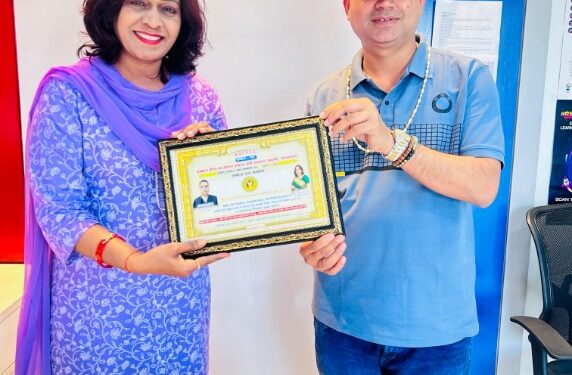 मुस्कान ड्रीम फाउण्डेशन ने महाशिवरात्रि पर्व पर युवा साहित्यकार,स्वतंत्र पत्रकार एवं अंक ज्योतिषी शैलेन्द्र पयासी जी को उनकी विशिष्ट सेवाओं के लिए राष्ट्रीय समाज रत्न सम्मान से सम्मानित किया।