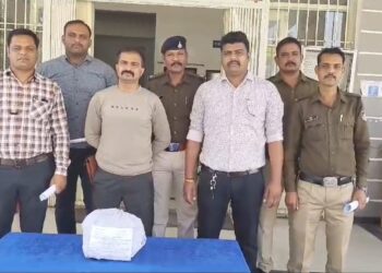 पुलिस ने दो गांजा तस्करो को किया गिरफ्तार  तस्करों के पास से 4 किलो 70   ग्राम गांजा जप्त