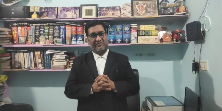 *छिंदवाड़ा में गाजरघास की तरह फल फूल रहे पैथोलॉजी लैब संचालक और शासकीय अशासकीय अस्पताल के चिकित्सक के गुर्गे अस्पतालों में भर्ती मरीज को निजी चिकित्सा पर भेजने जाँच व खून पेशाब सेम्पल के नाम पर कर रहे मुनाफाखोरी कमीशनखोरी चरम सीमा पर*