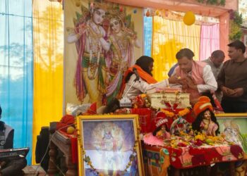 गाड़ा में भगवान श्री कृष्ण राधा की रास लीला में उमड़ी भक्तों की भीड़