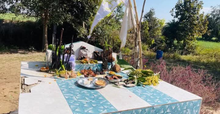 सिलौंडी शिव चौक में नव निर्मित मंदिर मां भगवान शंकर की स्थापना हुई