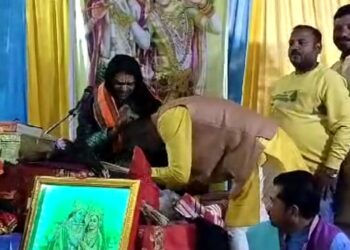गाड़ा में भगवान श्री कृष्ण की बारात में नाचे भक्त
