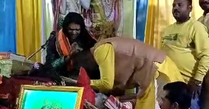 गाड़ा में भगवान श्री कृष्ण की बारात में नाचे भक्त