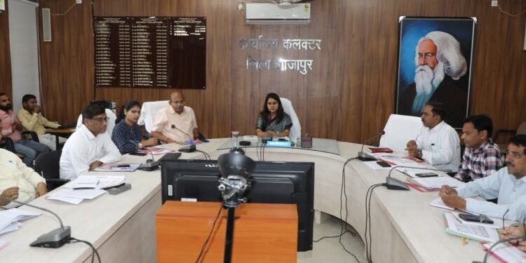 नकली खाद,बीज एवं दवाई विक्रेताओं पर कार्रवाई निरंतर जारी रखे-कलेक्टर सुश्री बाफना.खरीफ 2025 की तैयारी की समीक्षा”