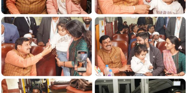 *CM Dr Mohan Yadav Train Journey:*  *बच्चों को खिलाई टॉफी, लोगों के बीच खिलखिलाकर हंसे, सीएम मोहन यादव के इस अंदाज पर आपको नहीं होगा यकीन*  – *चिर-परिचित अंदाज में दिखे मुख्यमंत्री डॉ. यादव*  – *लोगों के बीच अचानक पहुंच गए सूबे के मुखिया*