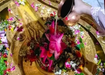 महा शिवरात्रि के दिन इस विधि से करें रुद्राभिषेक, नोट कर लें रुद्राभिषेक पूजा की सामग्री लिस्ट