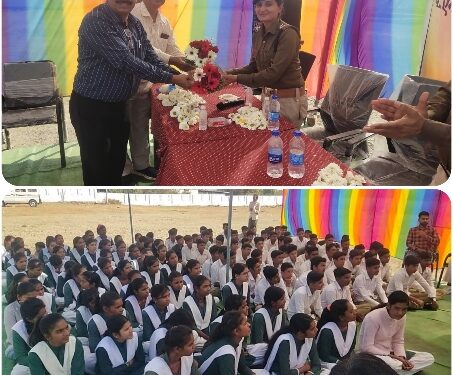 जिले की शालाओं में आयोजित किया जा रहा है करियर मेला।