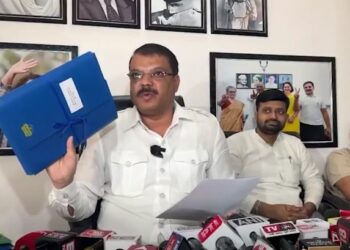 रिश्तेदारों के साथ मिलकर ब्लैक मनी को व्हाइट करने का खेल! सुनिऐ उमंग सिगार 