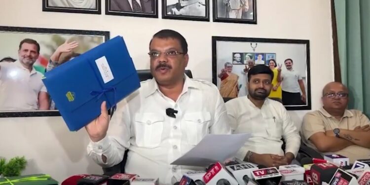 रिश्तेदारों के साथ मिलकर ब्लैक मनी को व्हाइट करने का खेल! सुनिऐ उमंग सिगार 