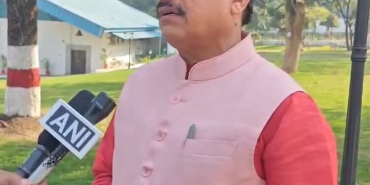 युवा वर्ग के सपनों में रंग भरने के लिए हमारी सरकार निरंतर कार्यरत है…  कल 5 फरवरी को हम अपने सभी पात्र मेधावी विद्यार्थियों को स्कूटी प्रदान करेंगे। हमारे बच्चे अपने जीवन के सभी लक्ष्यों को प्राप्त करें, यही शुभकामनाएं हैं।