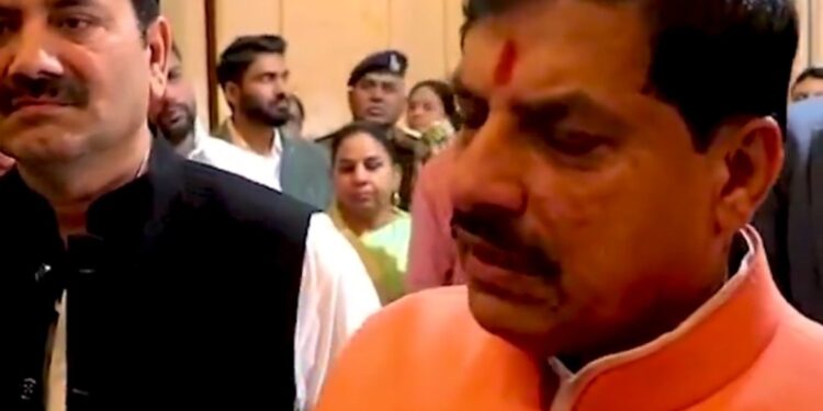 आप-दा व कांग्रेस की असलियत को जनता जान गई है और आज उनके फैलाये कीचड़ में भी कमल खिला है।CM