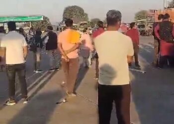कटनी, मैहर और रीवा से प्रयागराज जाने वाले रास्तों पर कई किलोमीटर का लंबा जाम लग गया है, प्रशासन वापस जाने या फिर एक से दो दिन रुकने की अपील कर रहा है देखे .VIDEO
